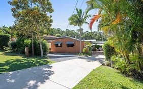 Big House Little House Moonee Beach